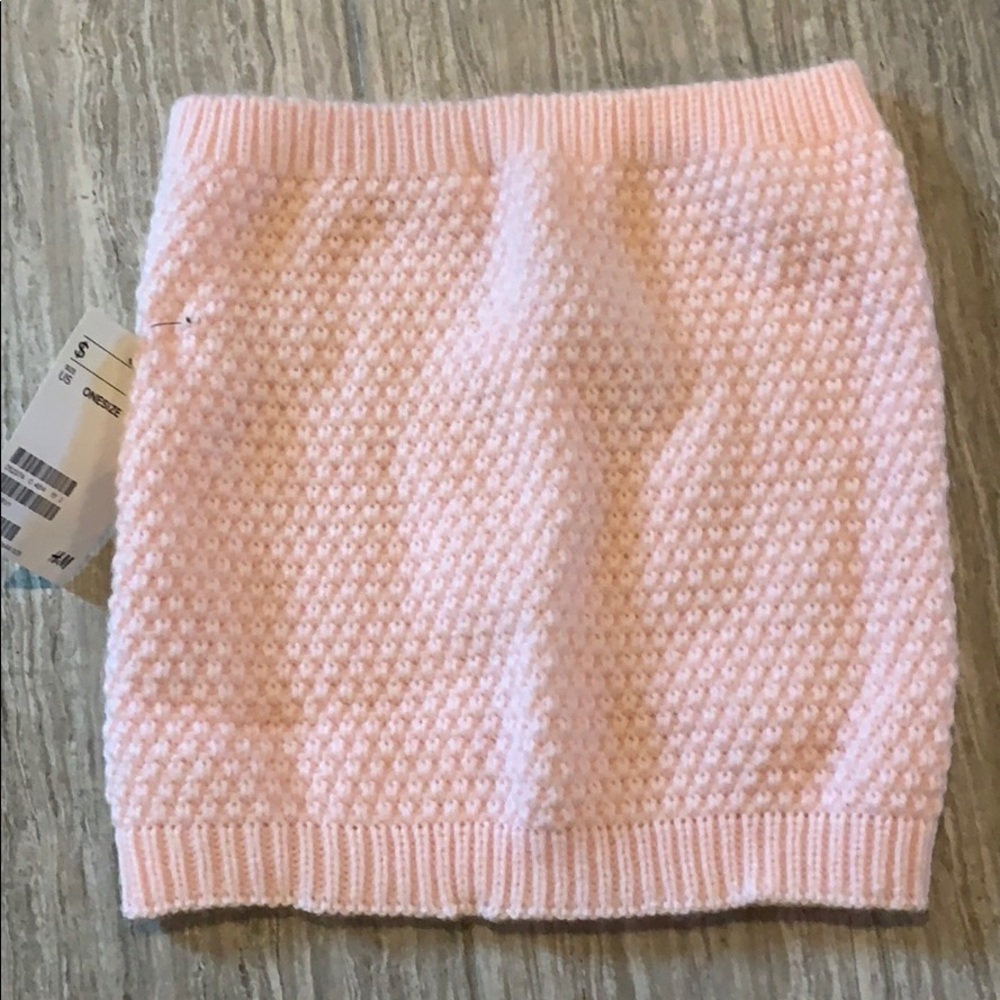 *NEVER WORN WITH TAG* Pink H&M Knit Scarf